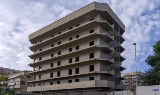 Bari, i "palazzi dei Bottalico": il complesso mai ultimato che giace da pi di 40 anni a Carrassi